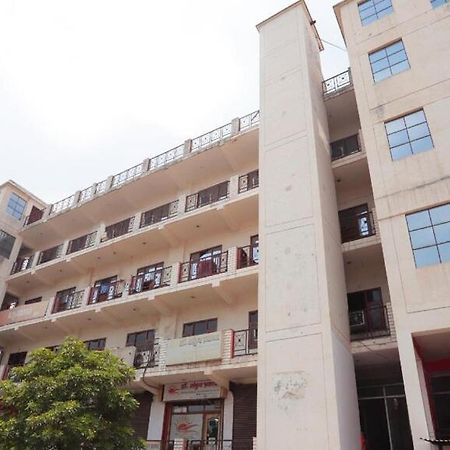 אגרה Hotel Mohan By Wb Inn מראה חיצוני תמונה