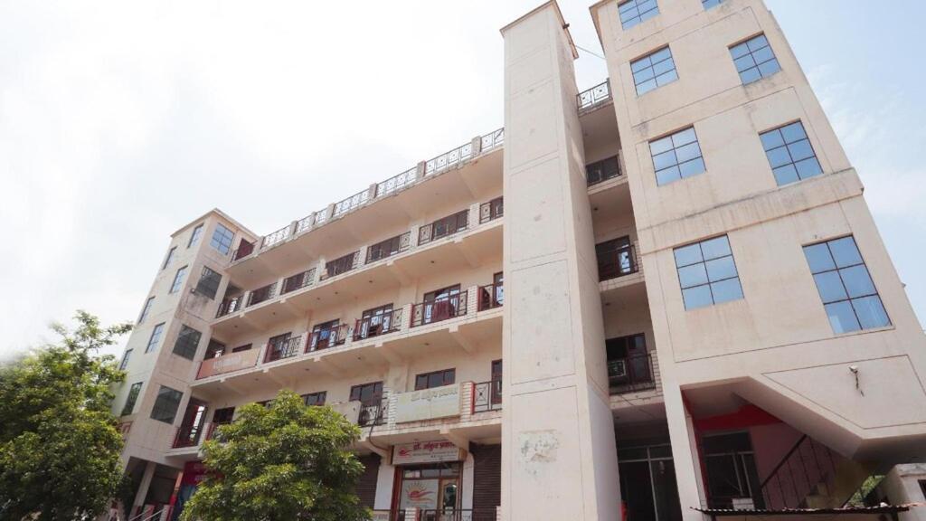 אגרה Hotel Mohan By Wb Inn מראה חיצוני תמונה