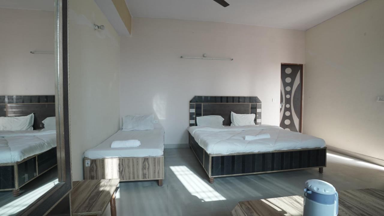 אגרה Hotel Mohan By Wb Inn מראה חיצוני תמונה
