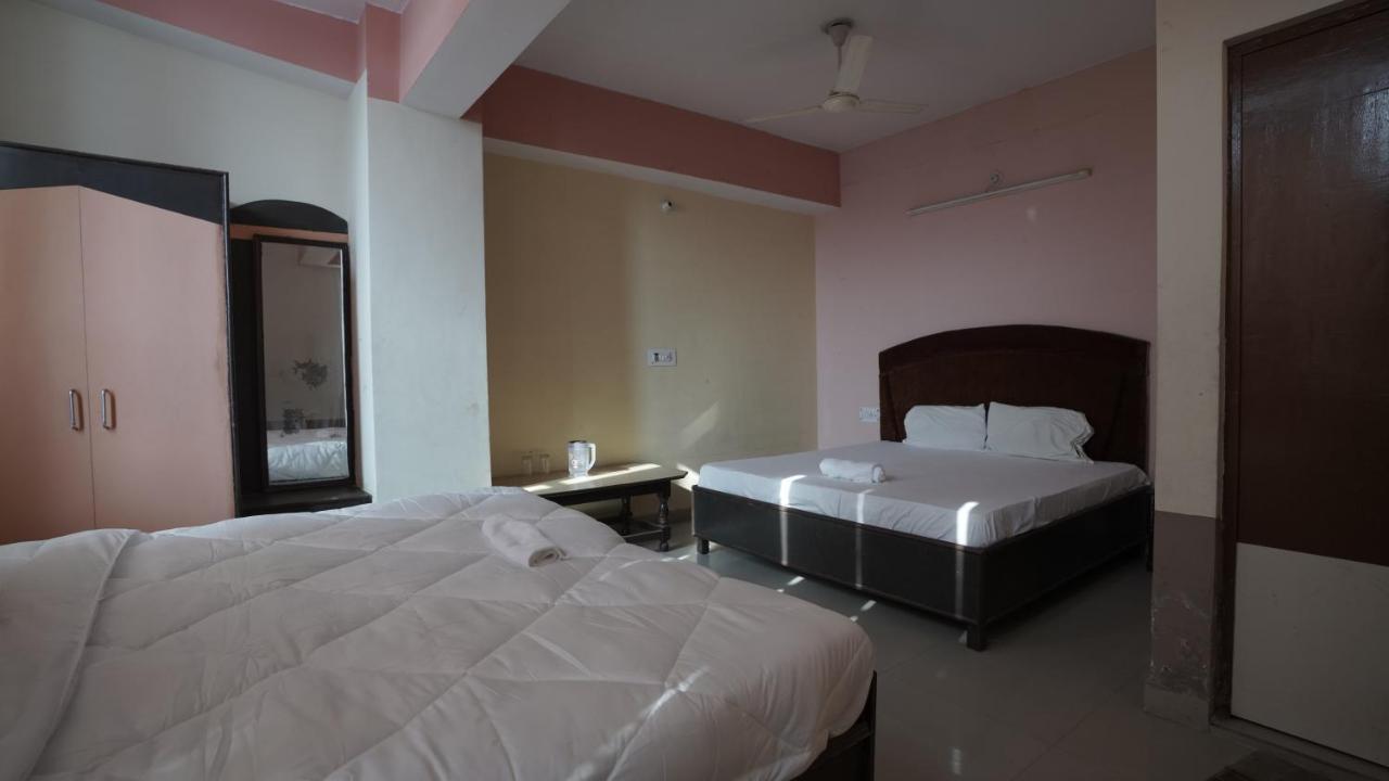 אגרה Hotel Mohan By Wb Inn מראה חיצוני תמונה