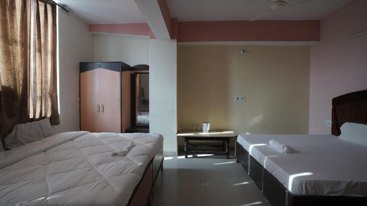אגרה Hotel Mohan By Wb Inn מראה חיצוני תמונה