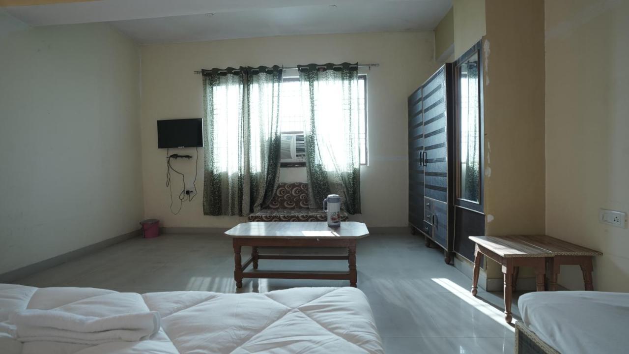 אגרה Hotel Mohan By Wb Inn מראה חיצוני תמונה