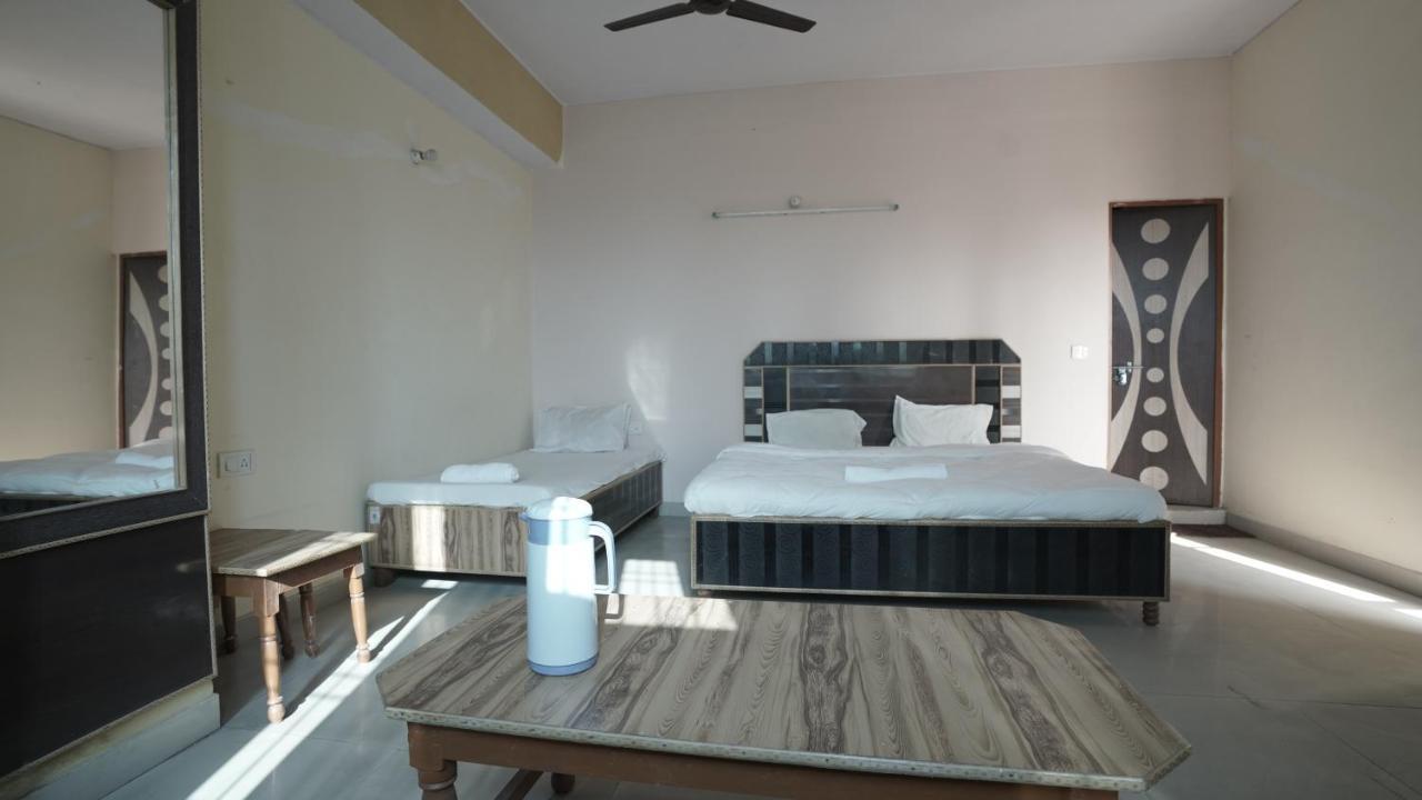 אגרה Hotel Mohan By Wb Inn מראה חיצוני תמונה