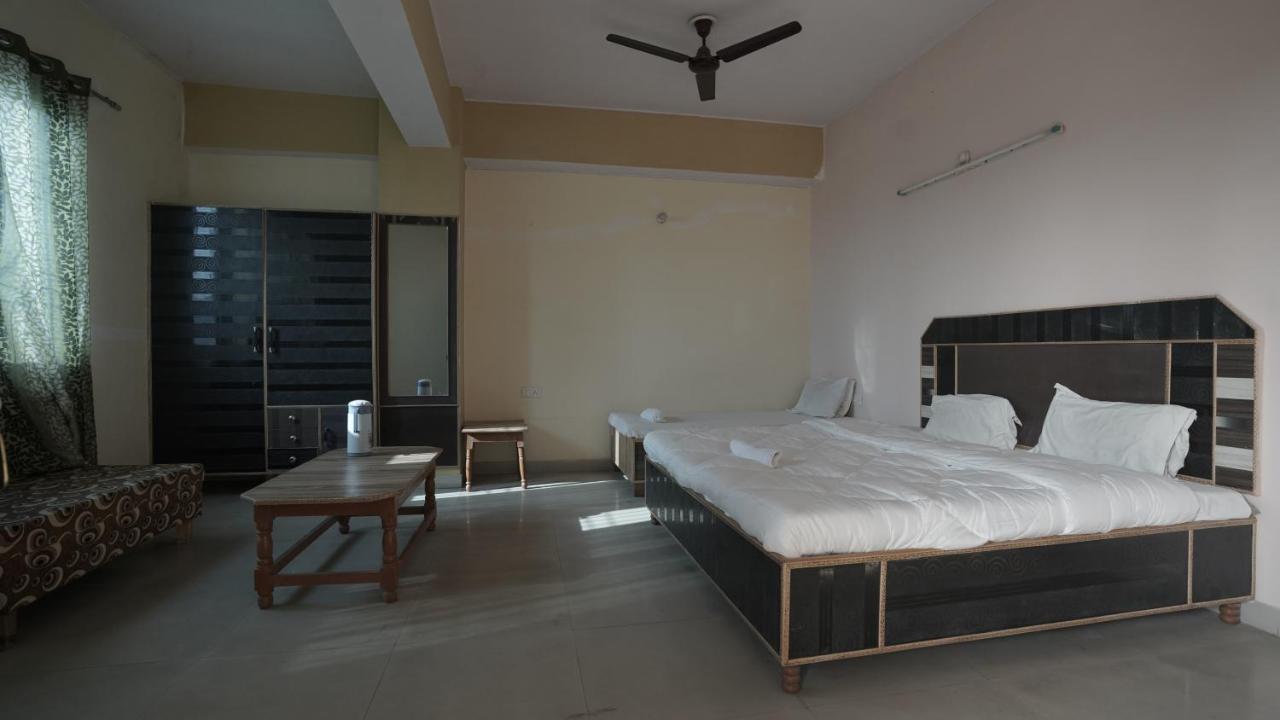 אגרה Hotel Mohan By Wb Inn מראה חיצוני תמונה