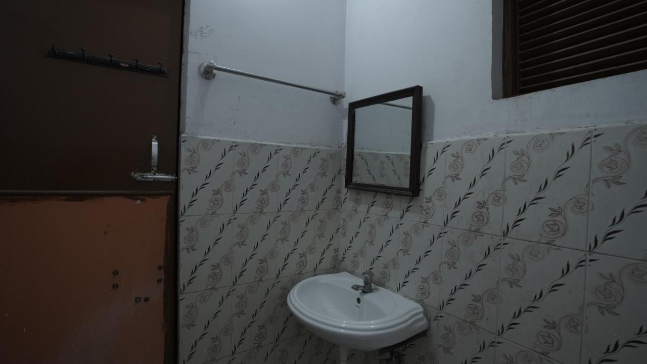 אגרה Hotel Mohan By Wb Inn מראה חיצוני תמונה